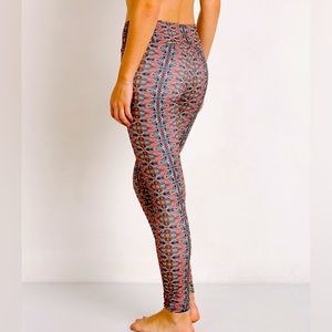 Onzie Balinese Print Leggings Size - S/M
